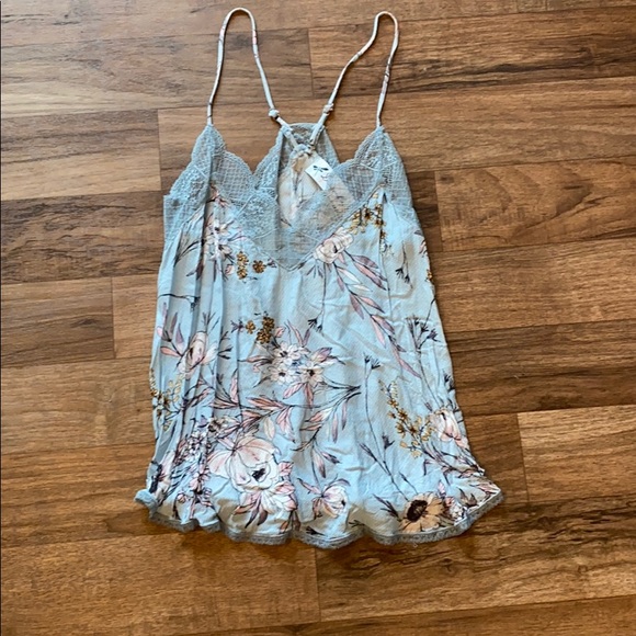Dragonfly floral tank with lace detail - Picture 1 of 8